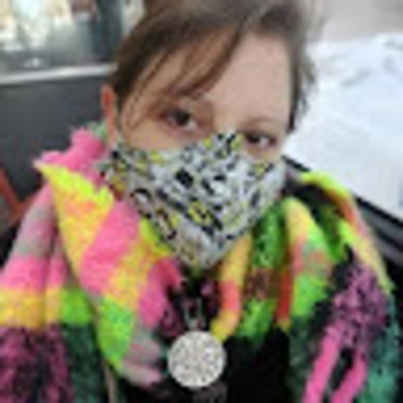 Meet your Posher, Julie - Picture 1 of 1